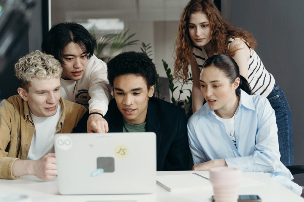 people-looking-tools-for-employee-management-on-computer-screen